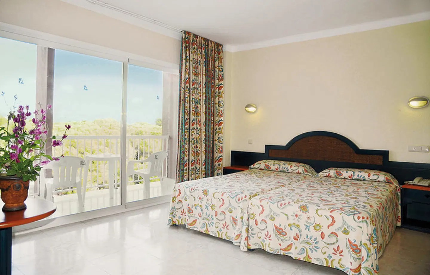 Coral Beach by LLUM ROOM_EXAMPLE