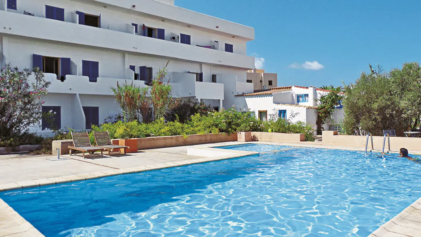 Mayans OUTDOOR_POOL