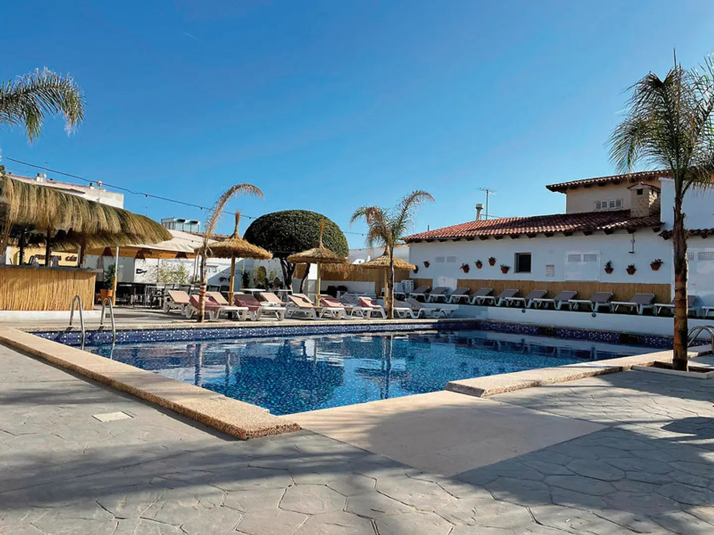 Chevy Hotel & Suites OUTDOOR_POOL