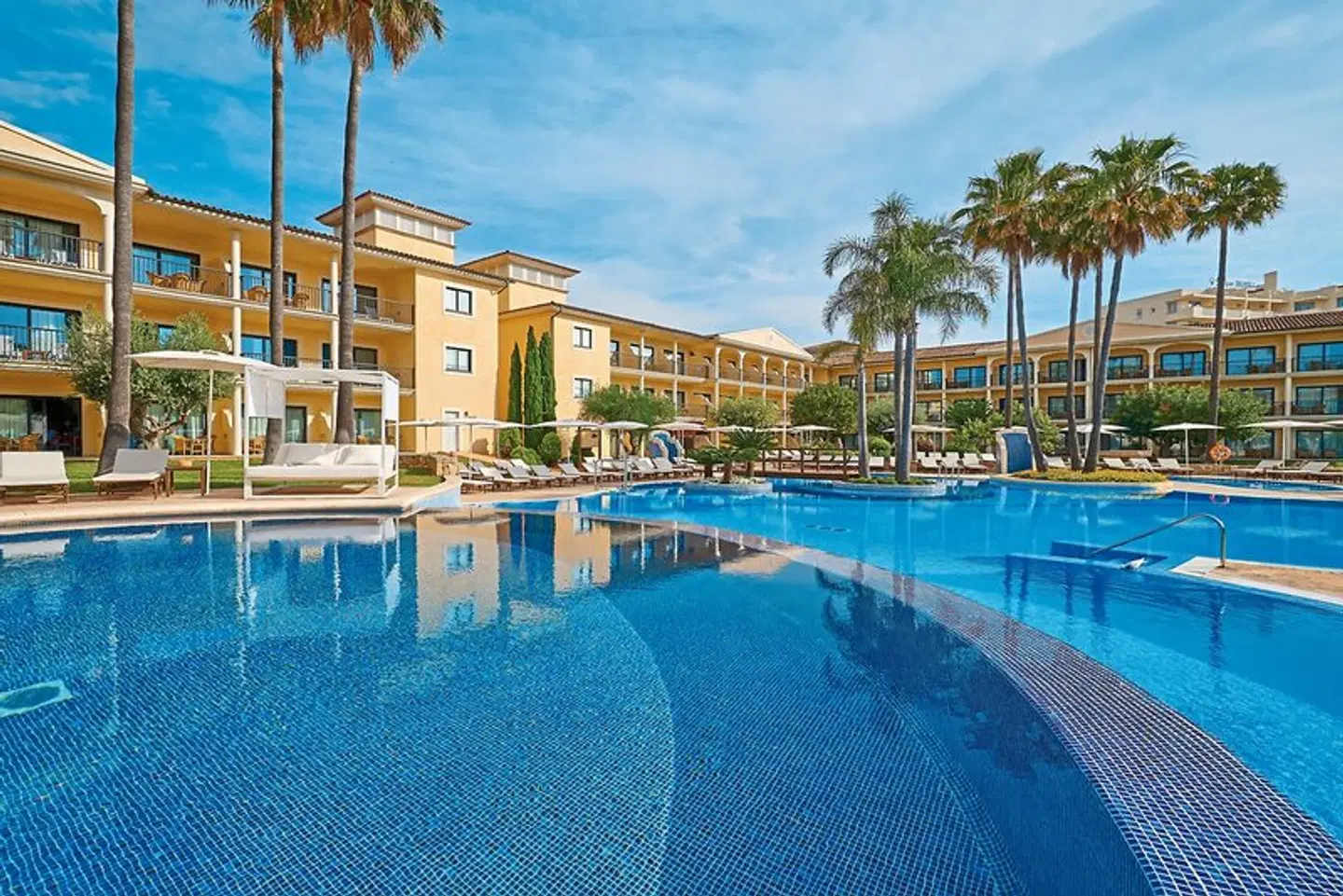 CM Mallorca Palace OUTDOOR_POOL
