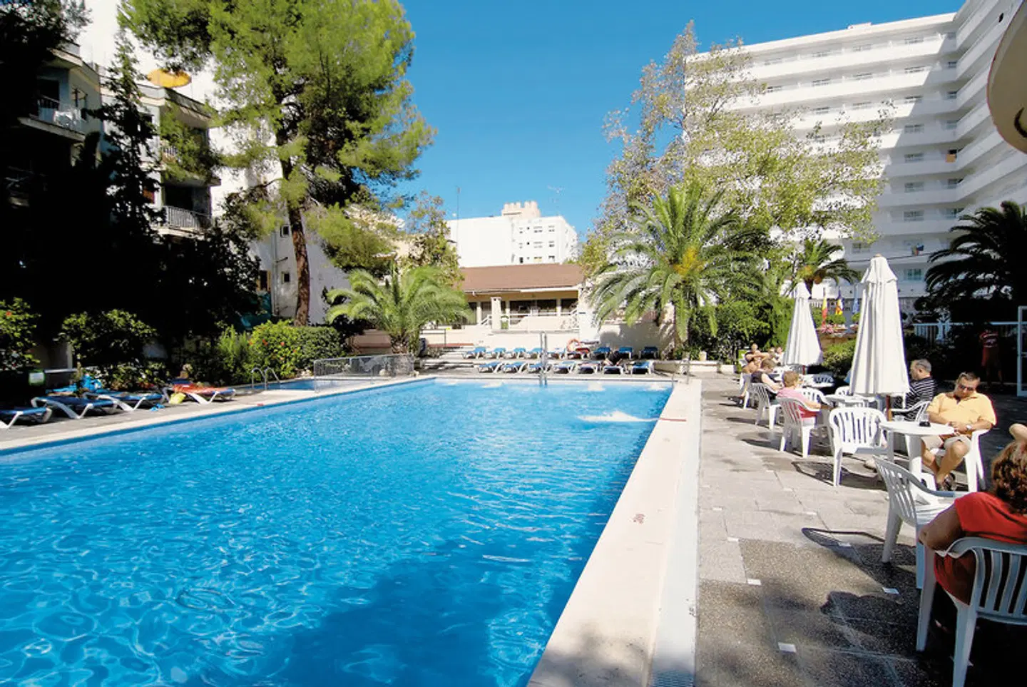 Tal Affiliated by FERGUS OUTDOOR_POOL