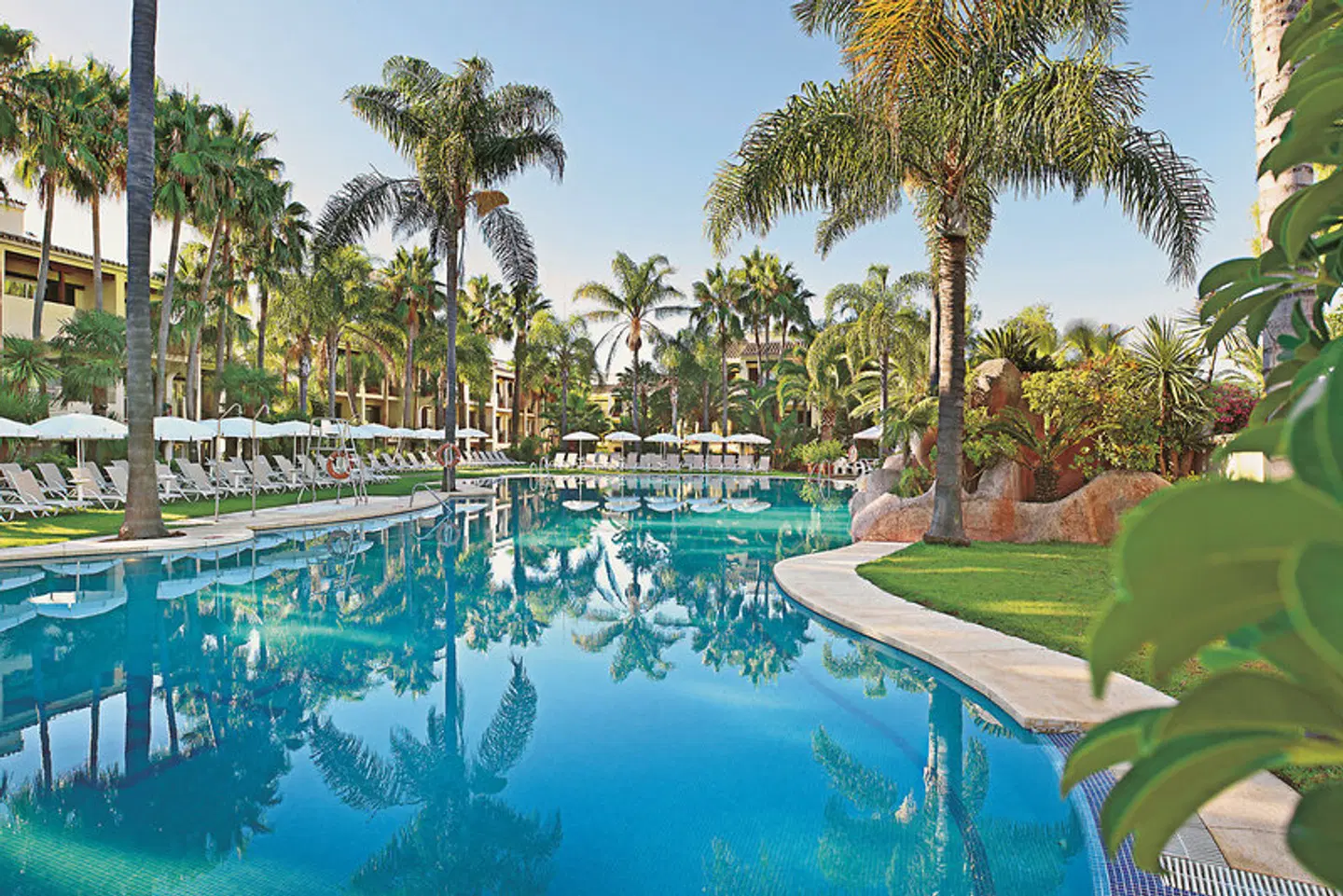 BlueBay Banús OUTDOOR_POOL