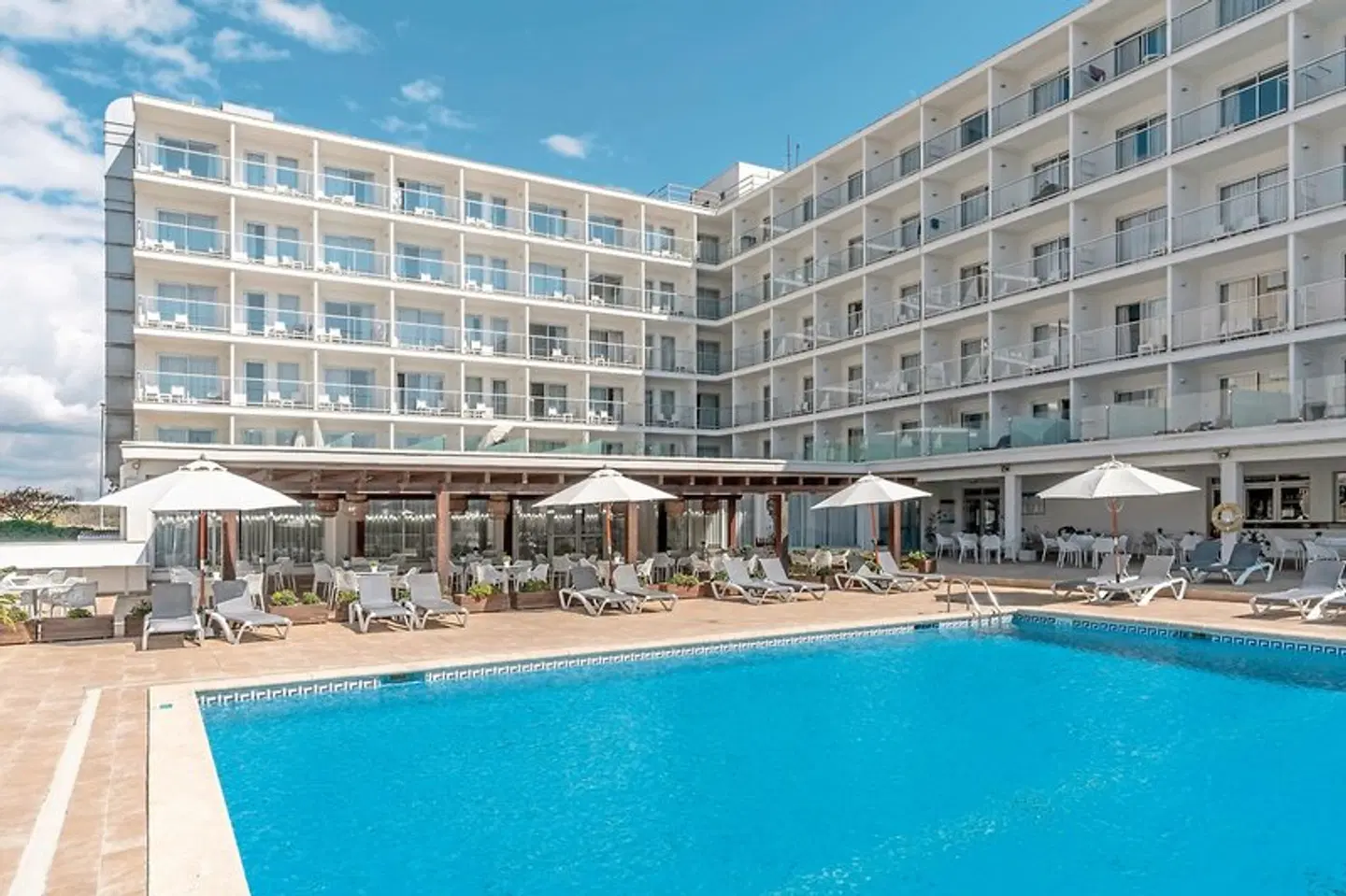 Alua Leo EXTERIOR