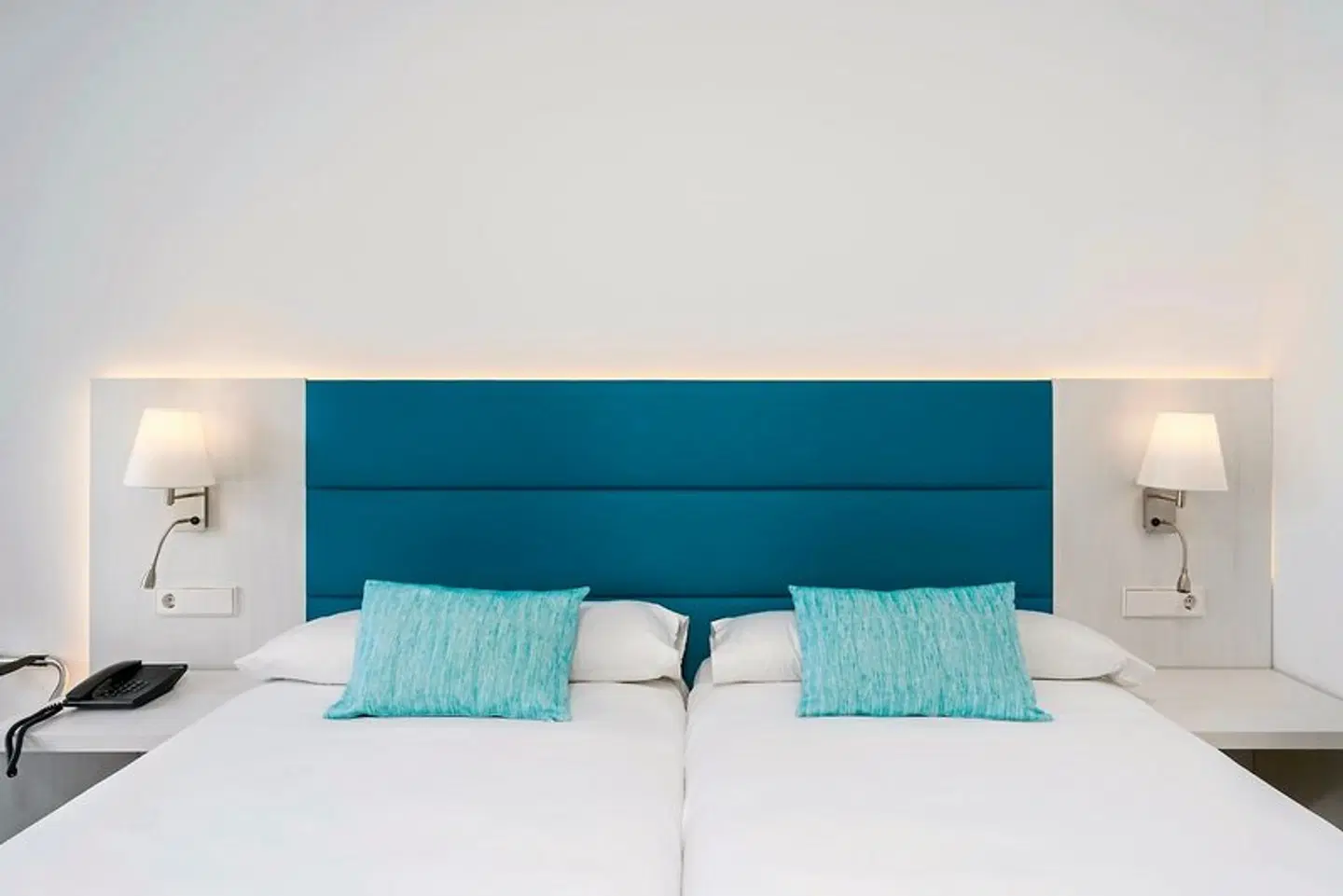 Alua Leo ROOM_EXAMPLE
