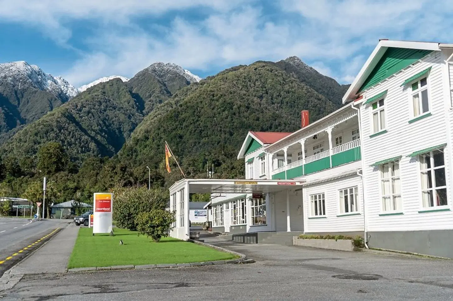 Heartland Hotel Fox Glacier EXTERIOR