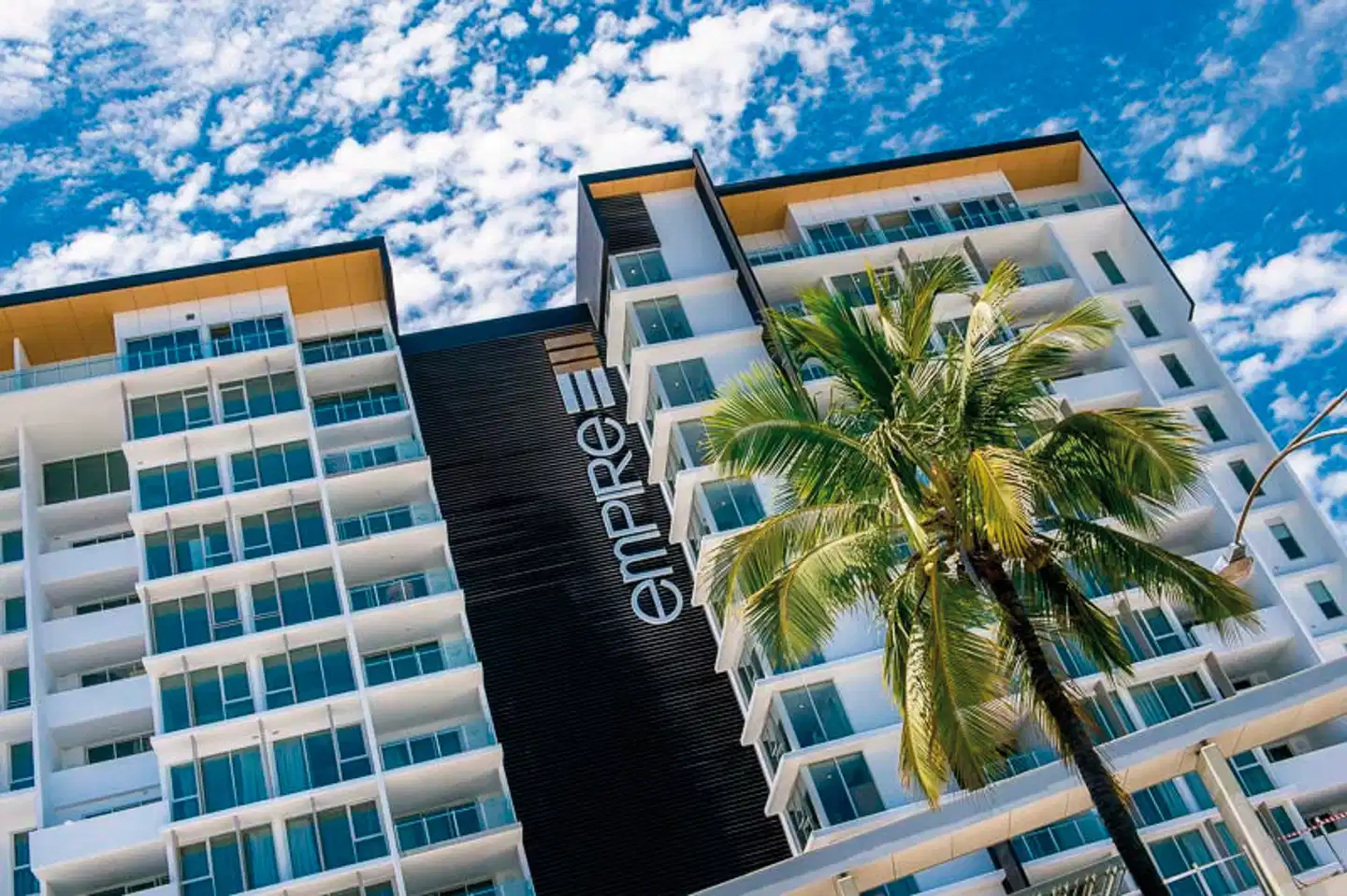 Empire Apartment Hotel Terrasse