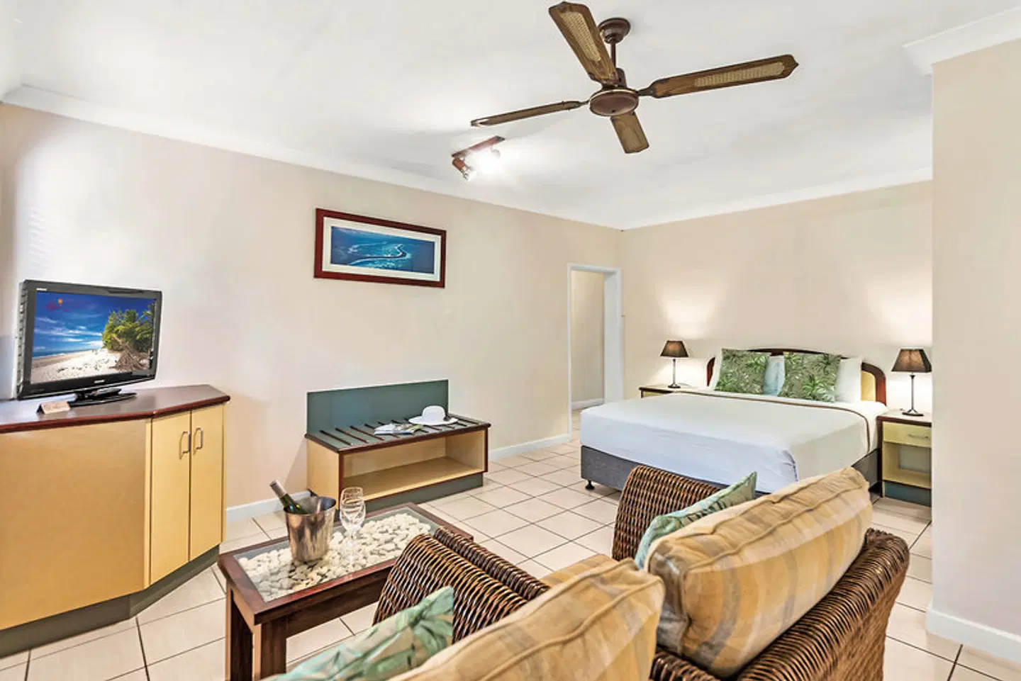 Bay Village Tropical Retreat ROOM_EXAMPLE