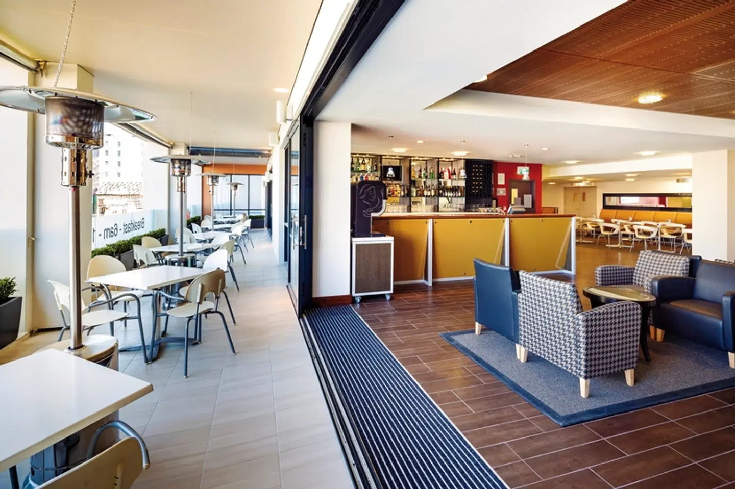 ibis Christchurch Bar