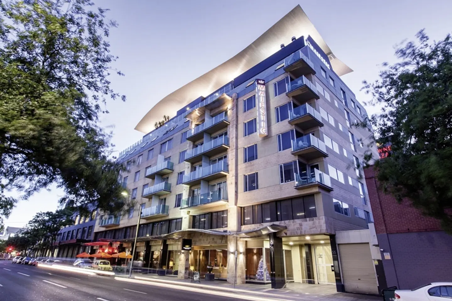 Majestic Roof Garden Hotel EXTERIOR