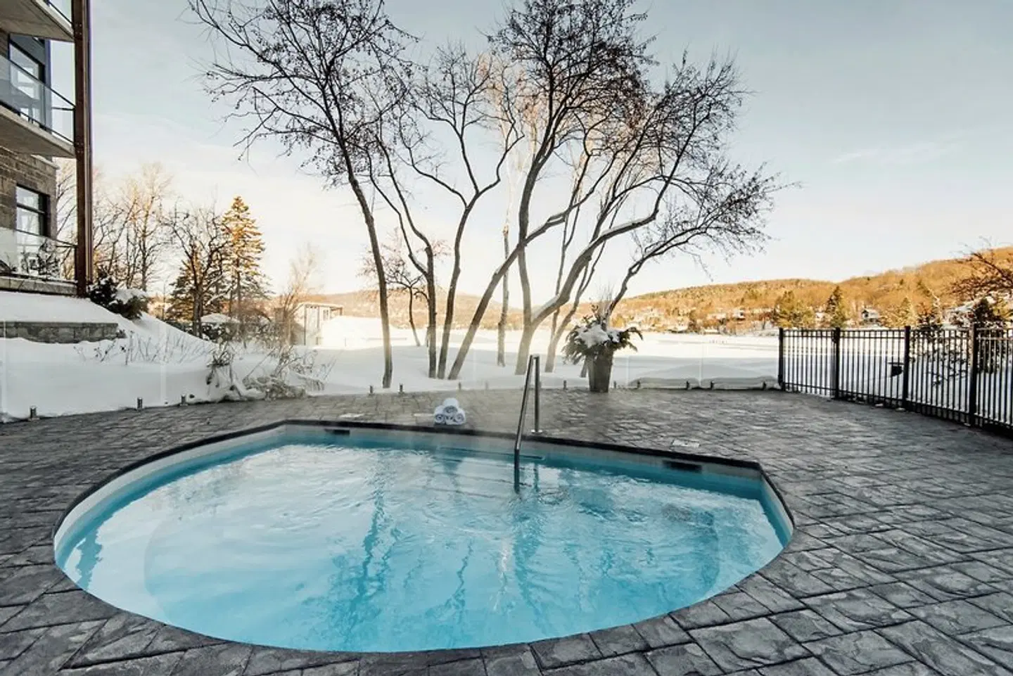 Entourage Sur-le-Lac OUTDOOR_POOL
