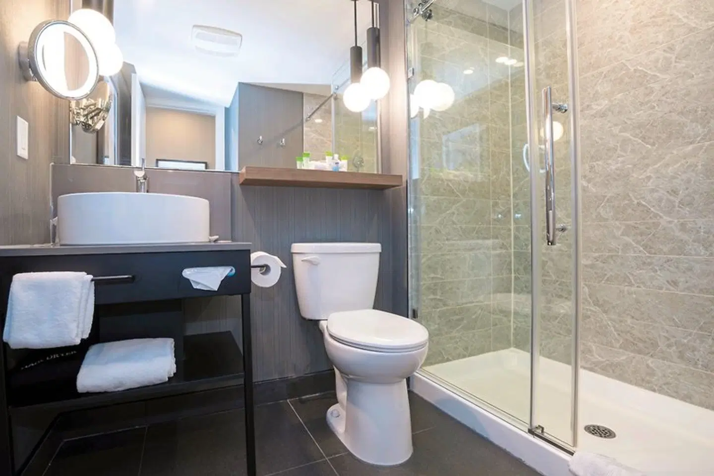 Sandman Hotel Hamilton Badezimmer