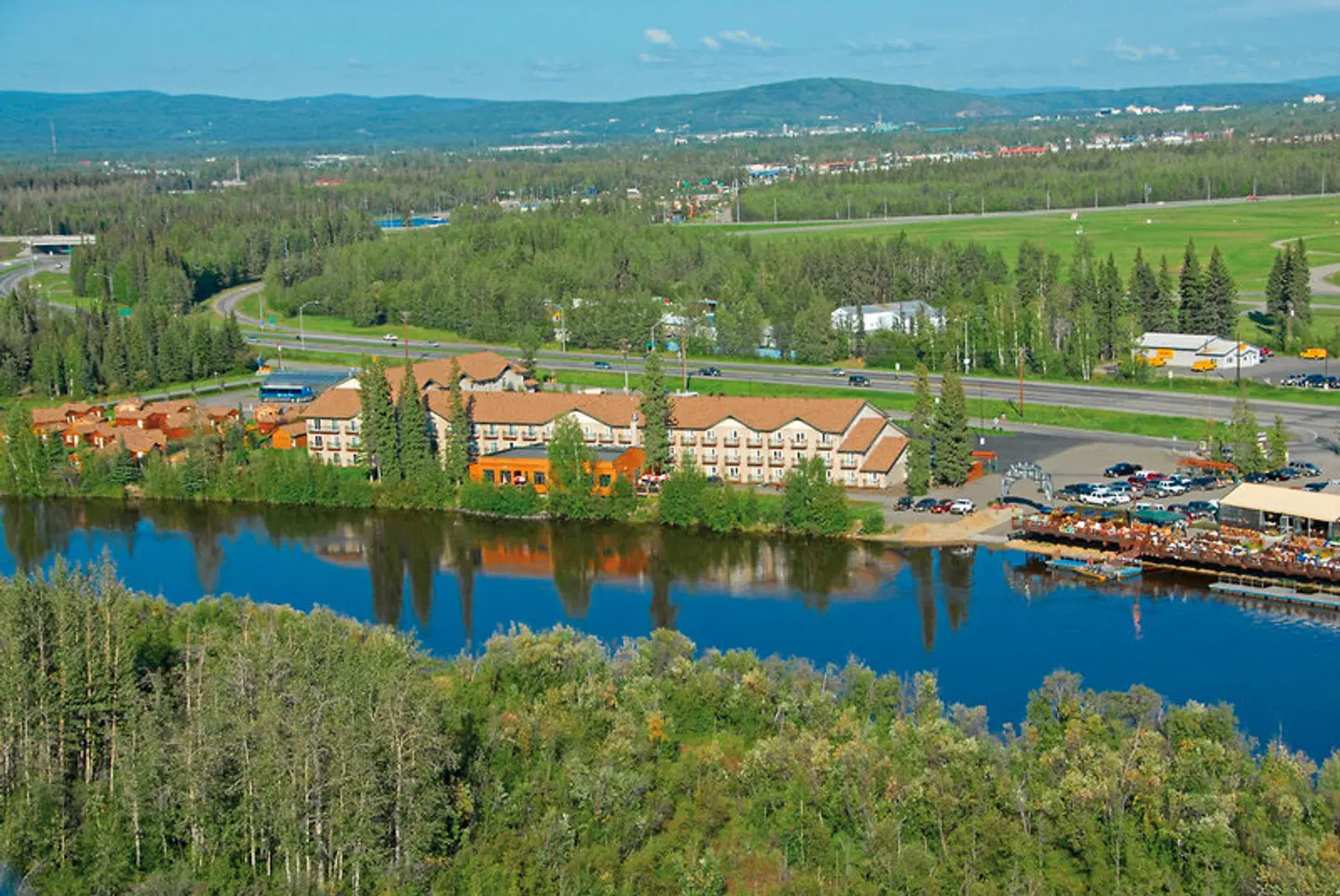 Pike's Waterfront Lodge EXTERIOR