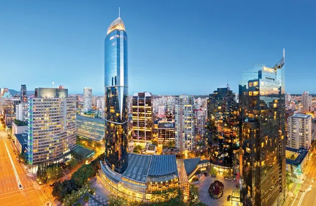 Sheraton Wall Centre Hotel EXTERIOR