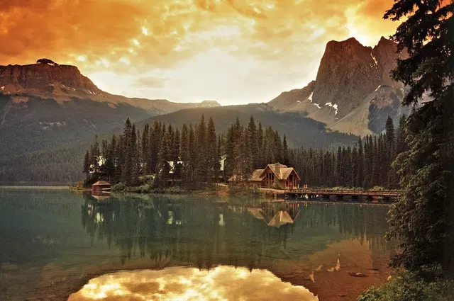 Emerald Lake Lodge LANDSCAPE