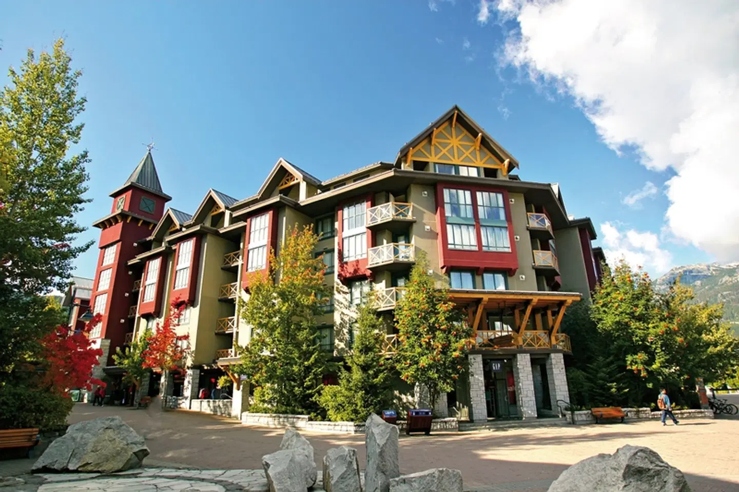 Delta Hotels by Marriott Whistler Village Suites EXTERIOR