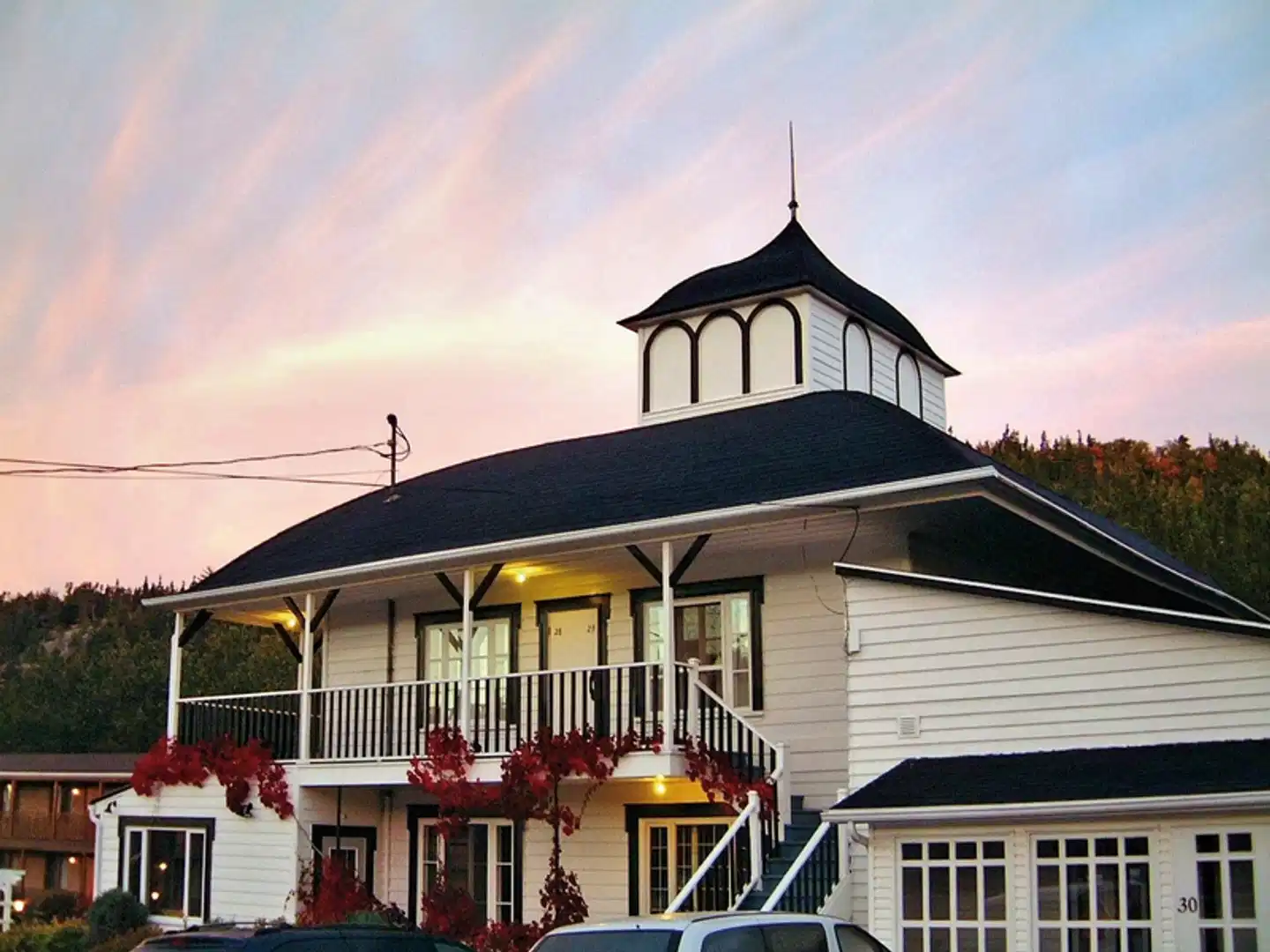 Hotel Georges De Tadoussac Aussenansicht
