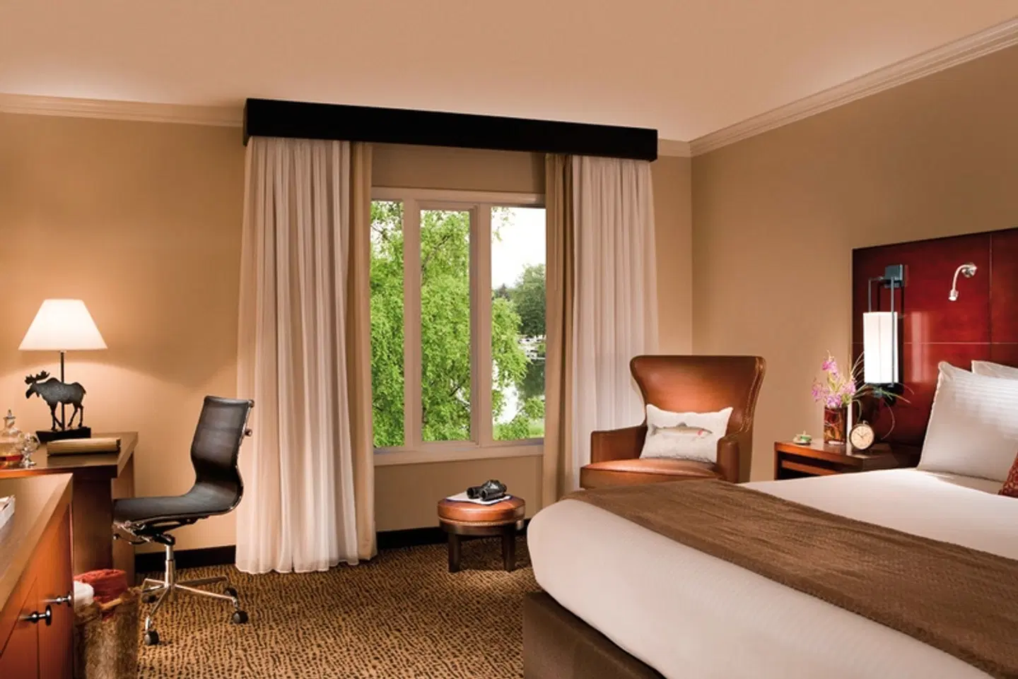 The Lakefront Anchorage ROOM_EXAMPLE