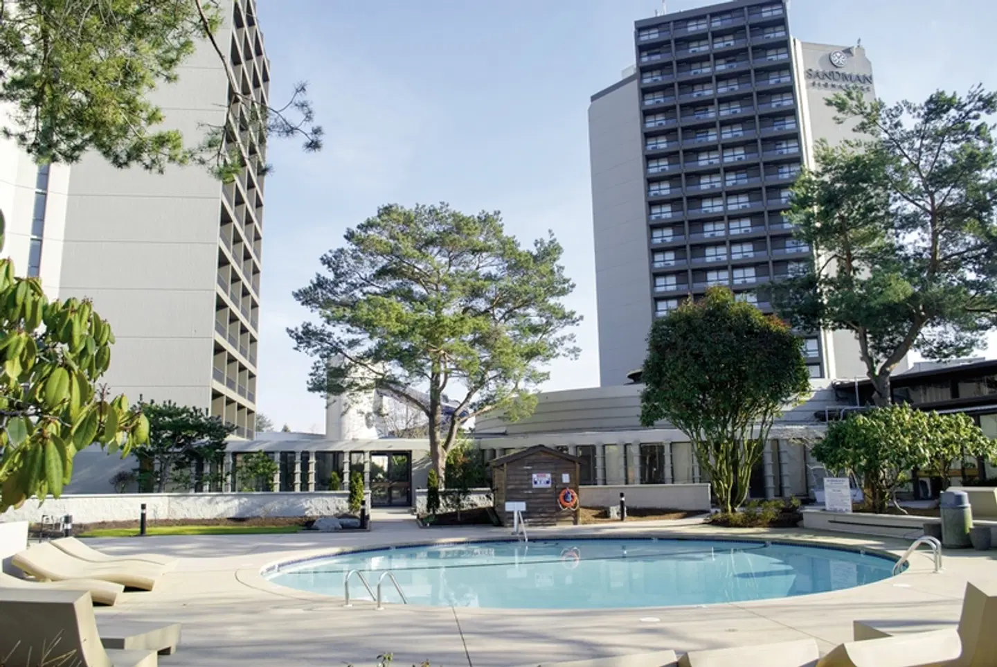 Sandman Signature Vancouver Airport OUTDOOR_POOL