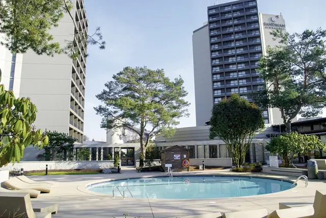 Sandman Signature Vancouver Airport OUTDOOR_POOL