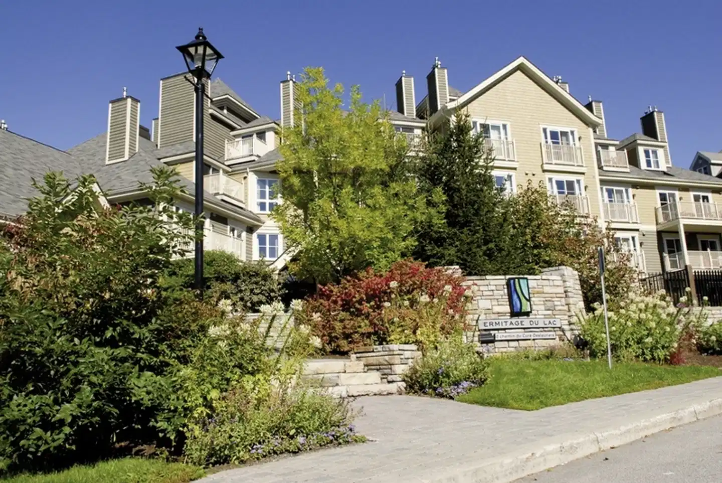 Les Suites Tremblant - Ermitage Du Lac Aussenansicht