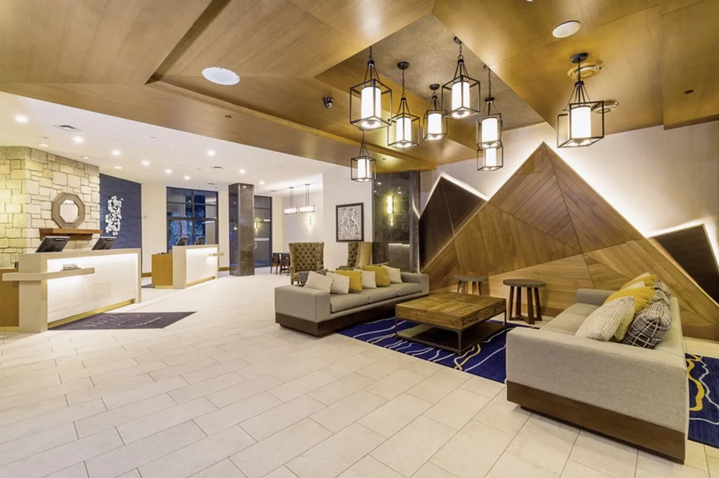 Delta Hotels by Marriott Whistler Village Suites LOUNGE_LOBBY