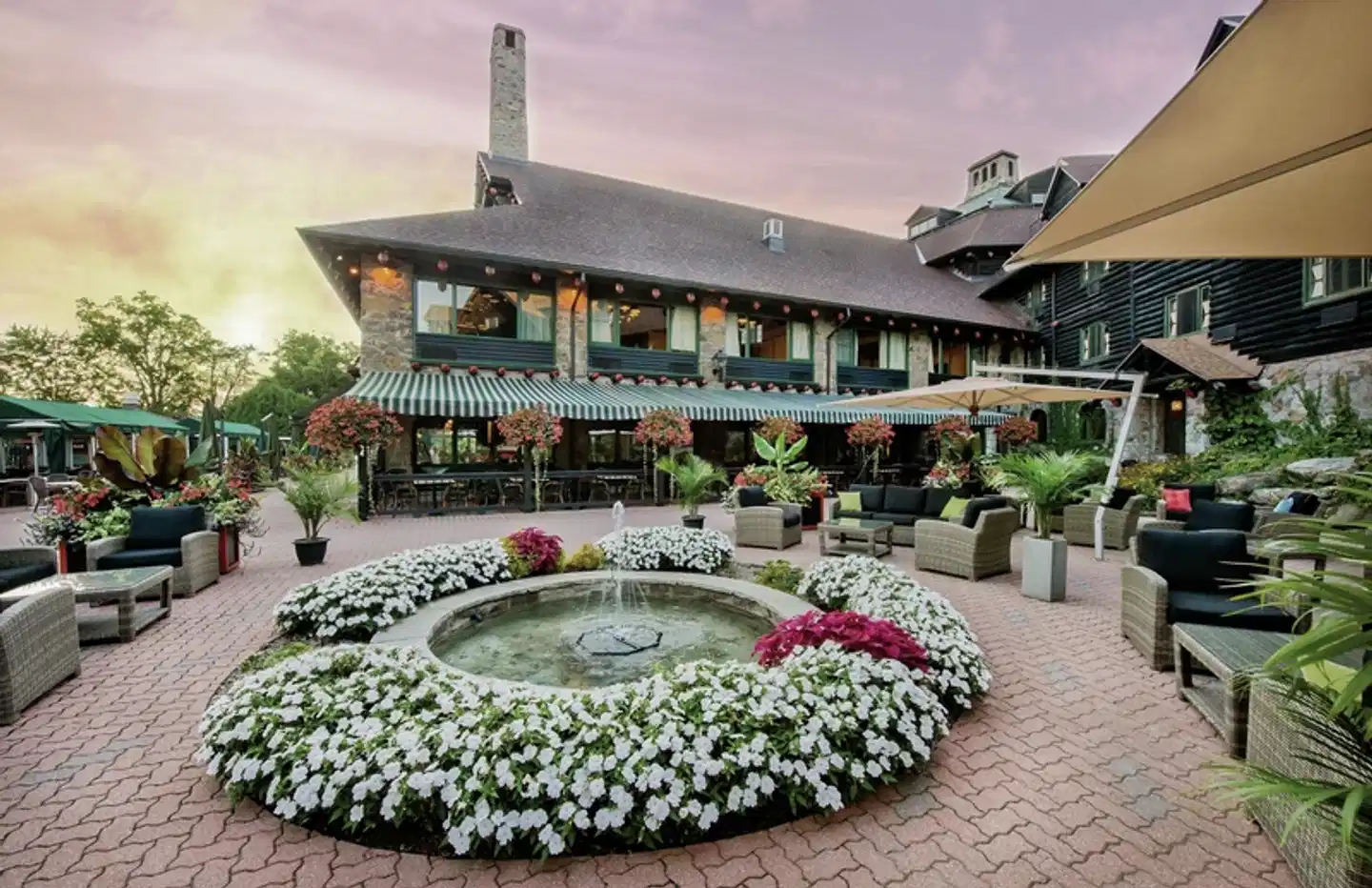 Fairmont Le Chateau Montebello Terrasse