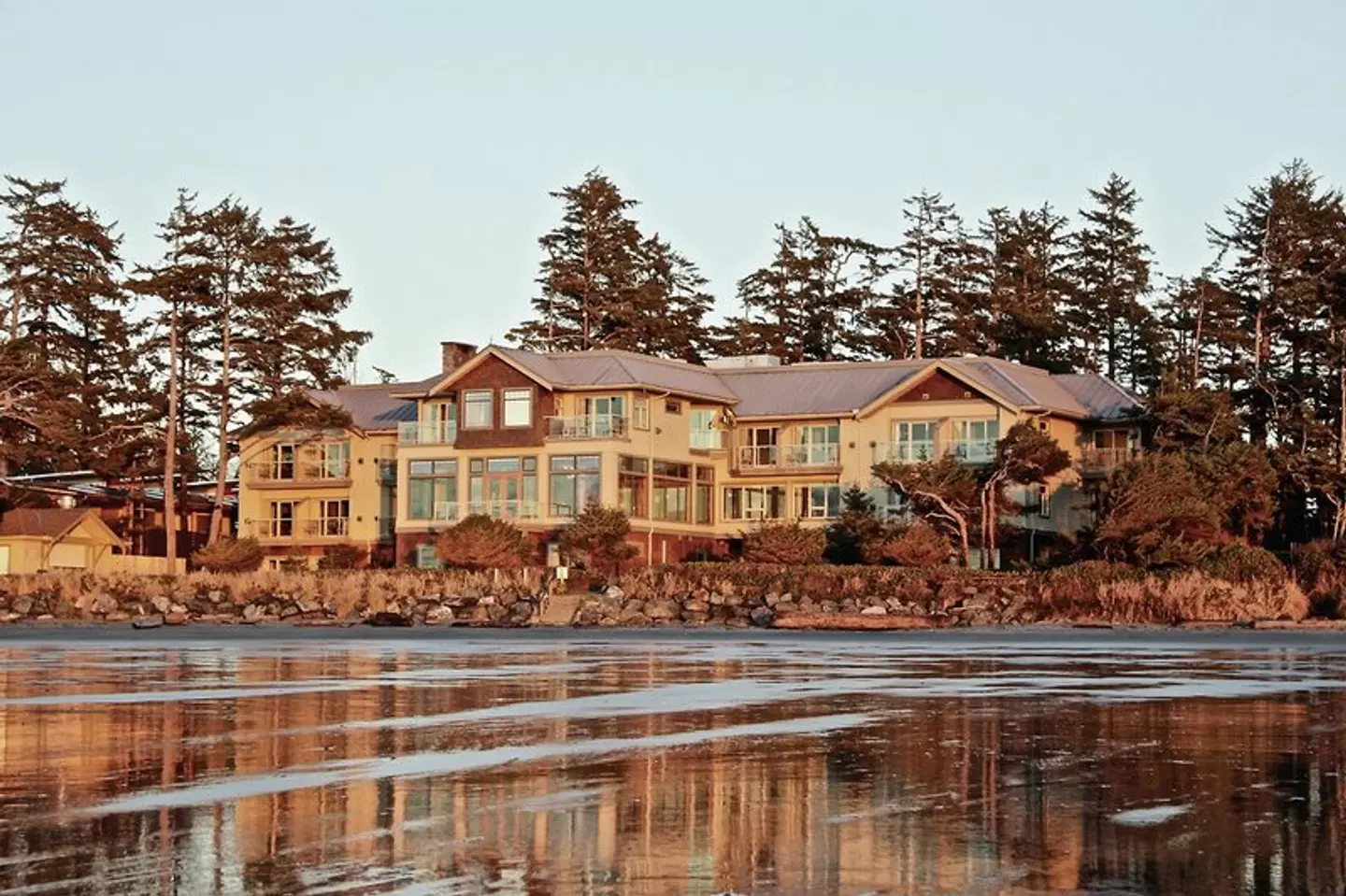 Long Beach Lodge Resort Bar
