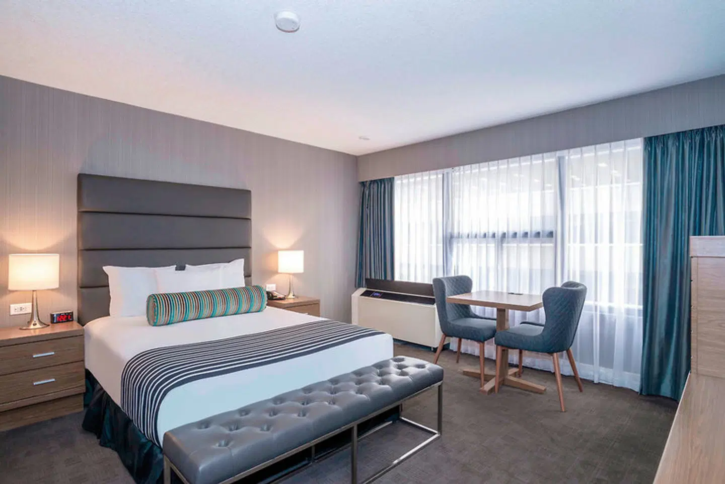 Sandman Signature Vancouver Downtown Hotel ROOM_EXAMPLE