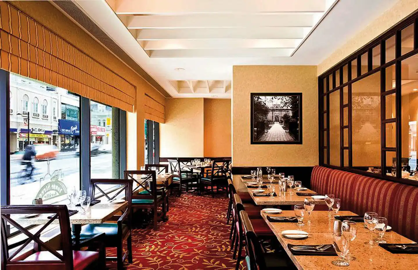 Courtyard by Marriott Downtown Toronto Restaurant