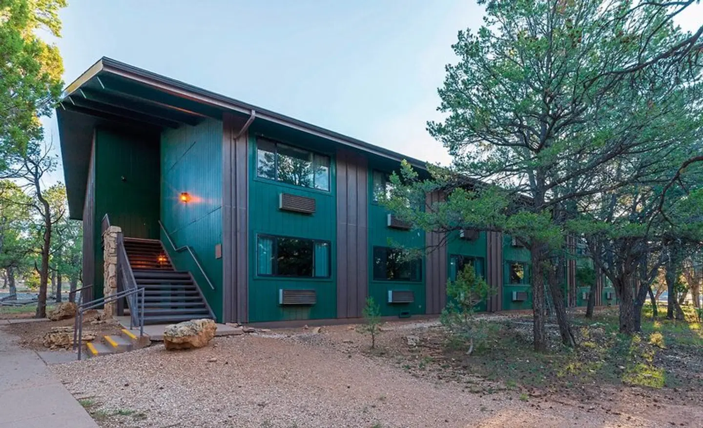 Yavapai Lodge East EXTERIOR