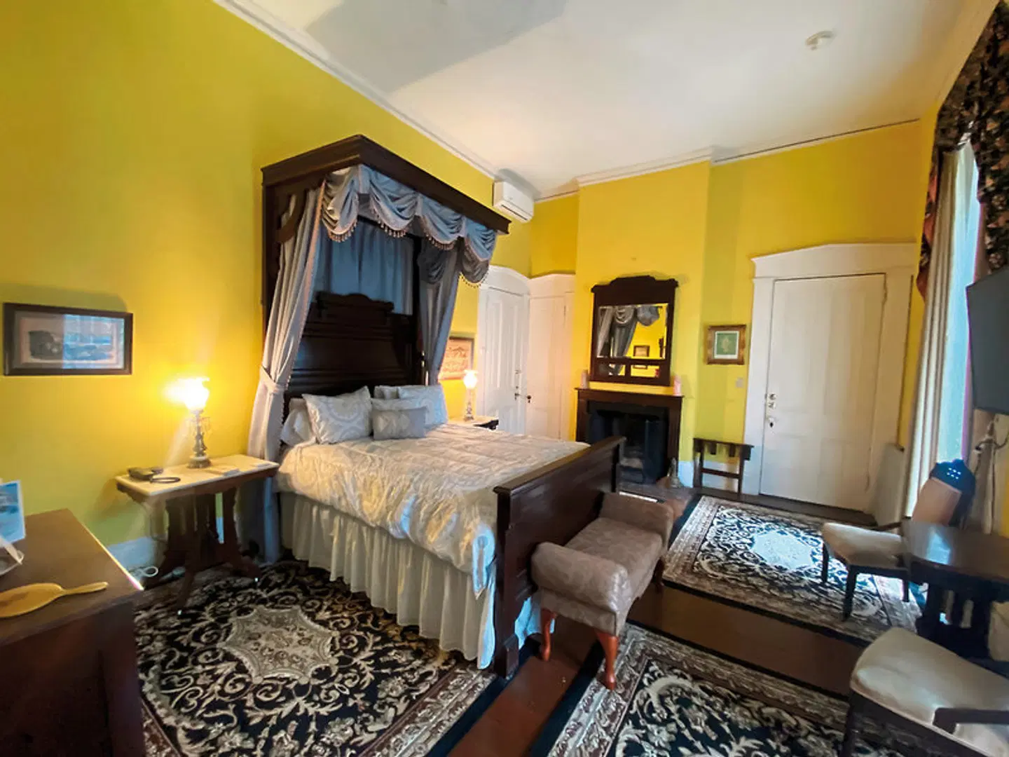 Corners Mansion Inn ROOM_EXAMPLE