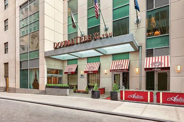 DoubleTree by Hilton New York Downtown EXTERIOR