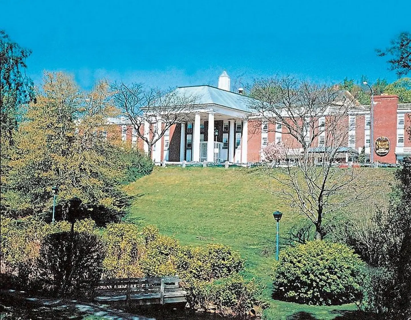 John Carver Inn & Spa EXTERIOR