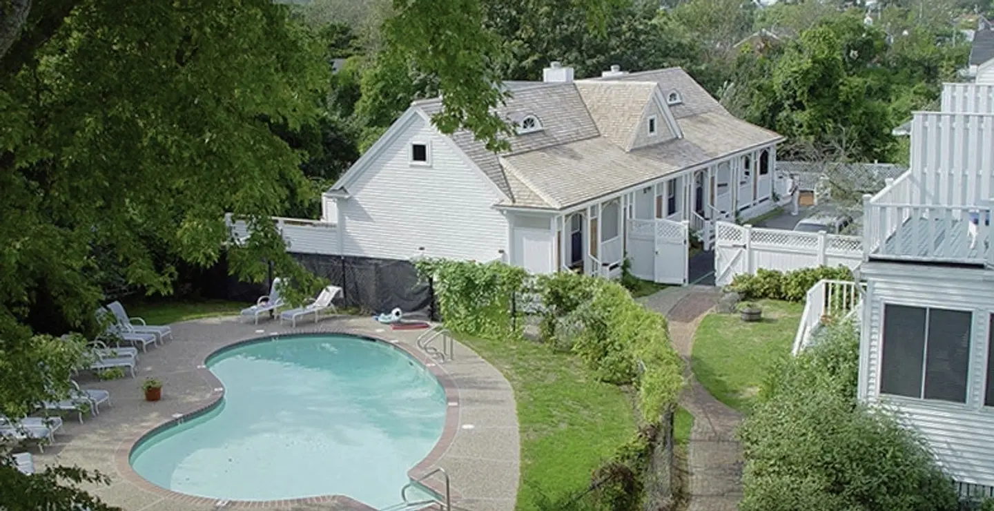 Queen Anne Inn EXTERIOR