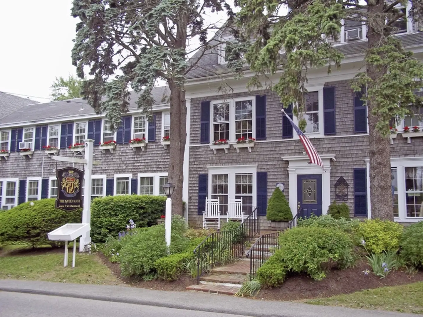 Queen Anne Inn EXTERIOR