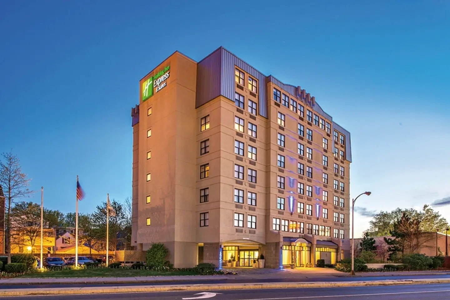 Holiday Inn Express & Suites Boston - Cambridge EXTERIOR