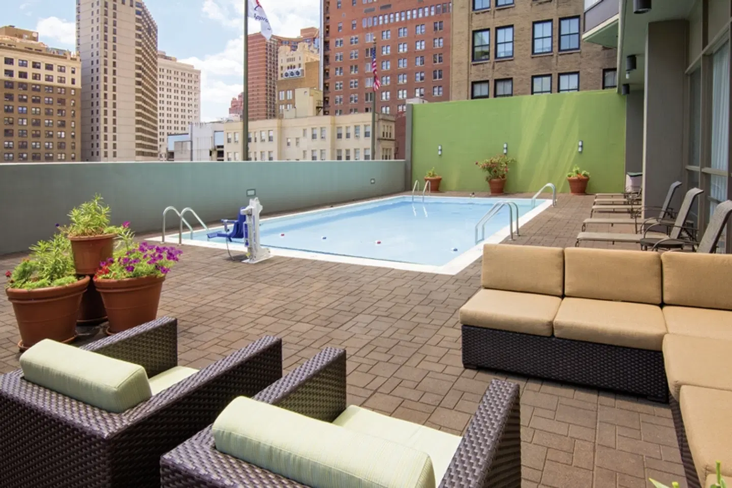 Holiday Inn Express Philadelphia-Midtown OUTDOOR_POOL
