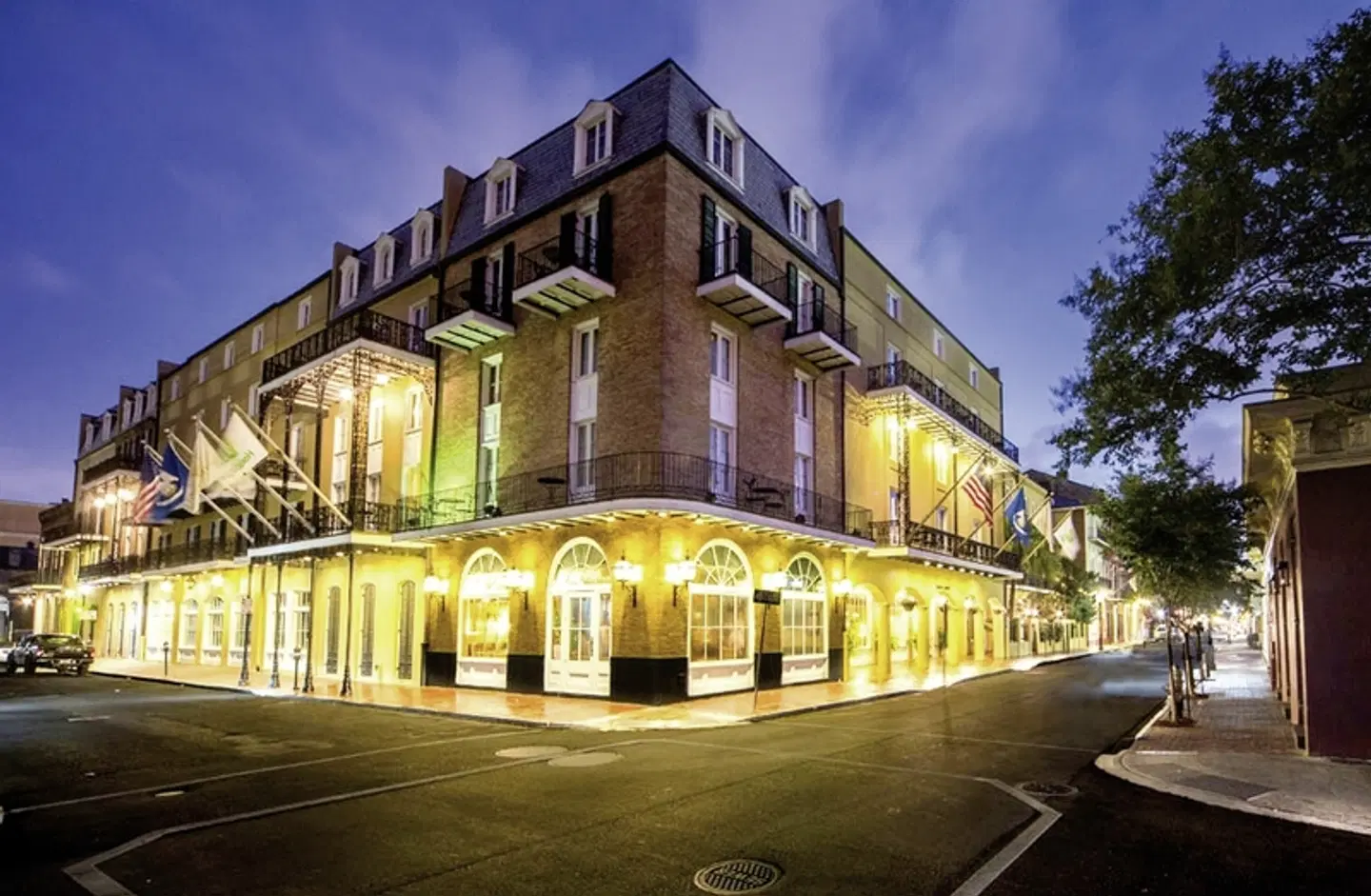 Holiday Inn French Quarter Chateau Le Moyne EXTERIOR