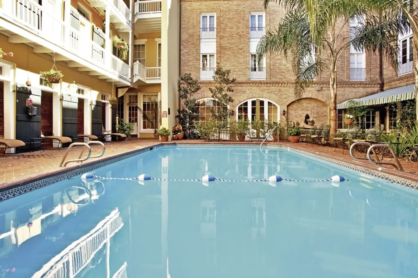 Holiday Inn French Quarter Chateau Le Moyne Pool