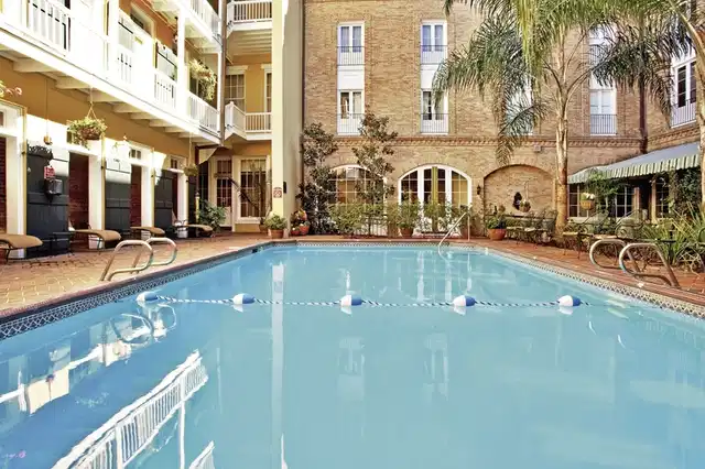 Holiday Inn French Quarter Chateau Le Moyne Pool