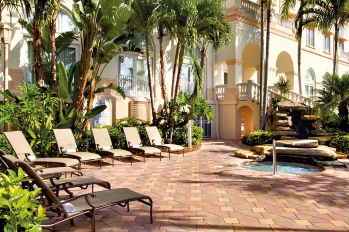 Hilton Naples HEALTH_BEAUTY