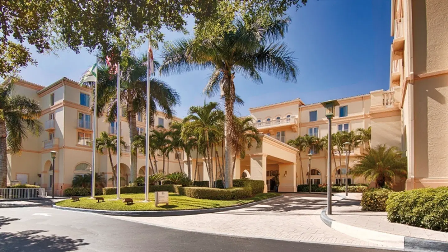Hilton Naples EXTERIOR