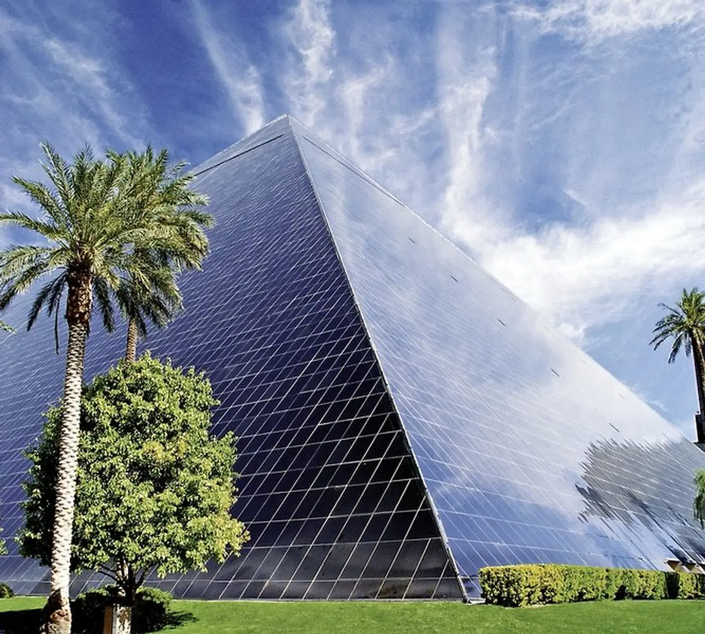 Luxor Las Vegas EXTERIOR