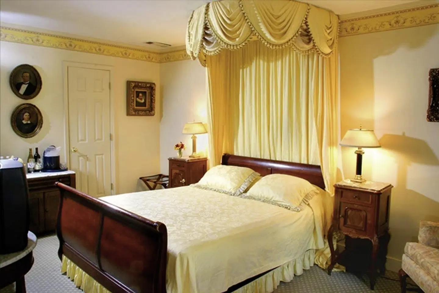 Monmouth Historic Inn ROOM_EXAMPLE
