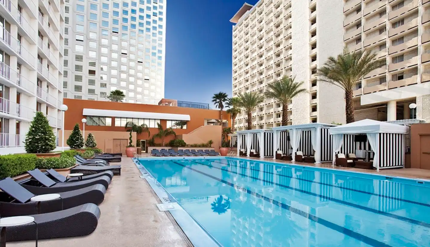 Harrahs Las Vegas Pool