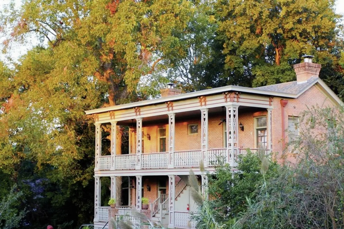 Corners Mansion Inn EXTERIOR