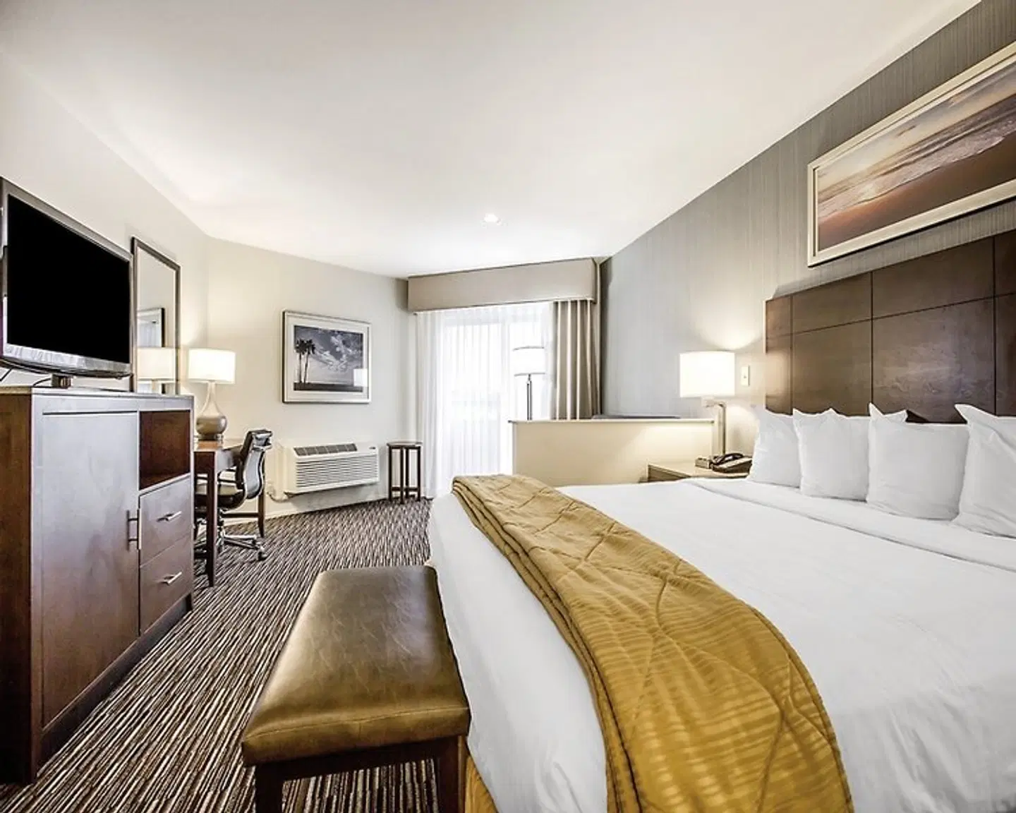 Quality Inn & Suites Hermosa Beach ROOM_EXAMPLE