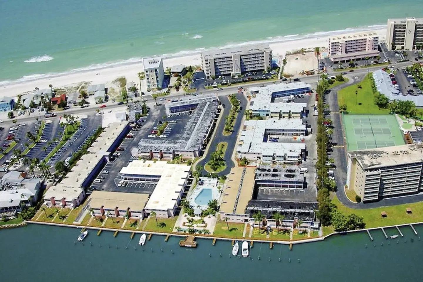 Barefoot Beach Condo Apartments EXTERIOR