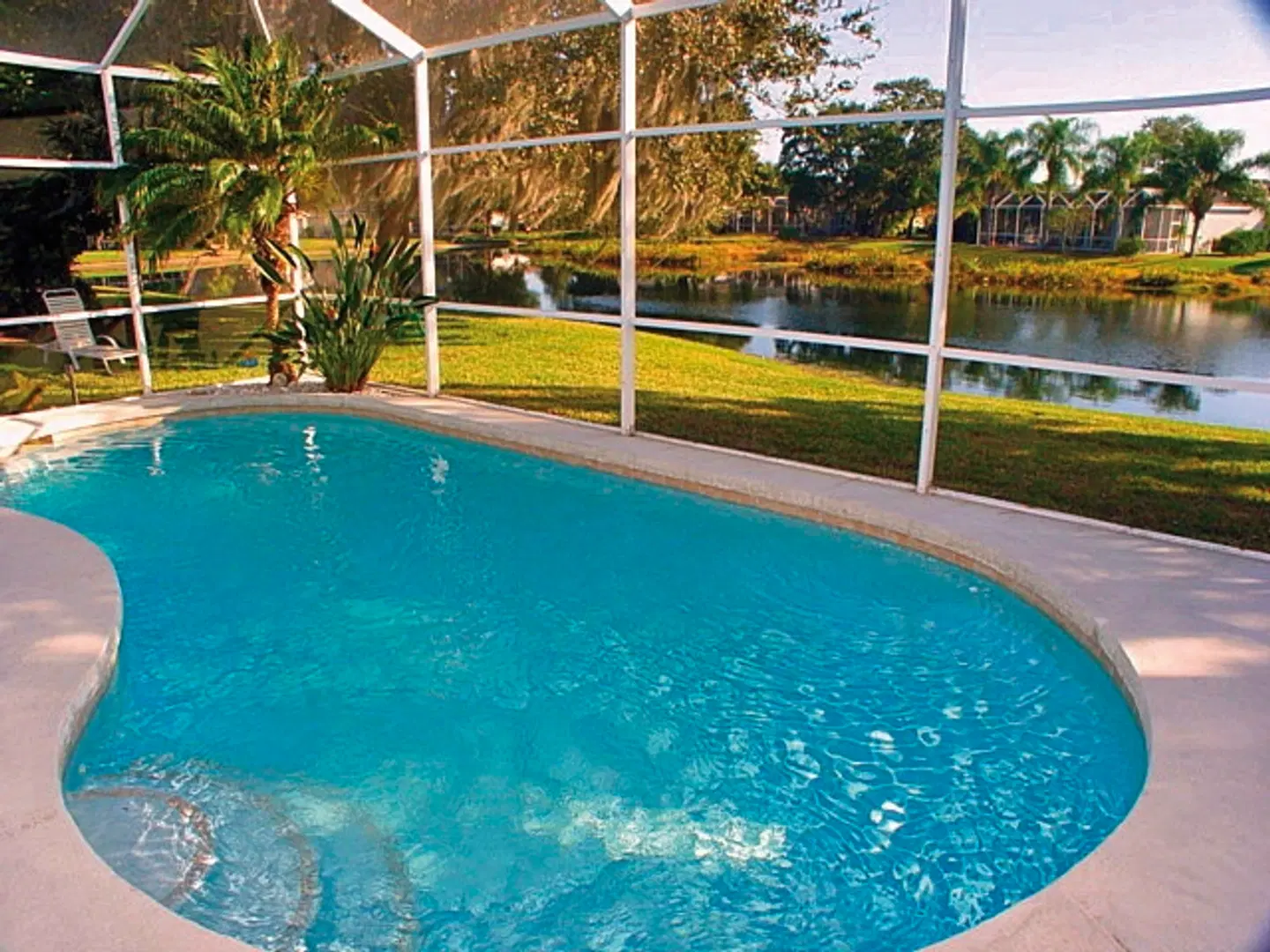 Shorewalk Vacation Villas Apartments Hallenbad