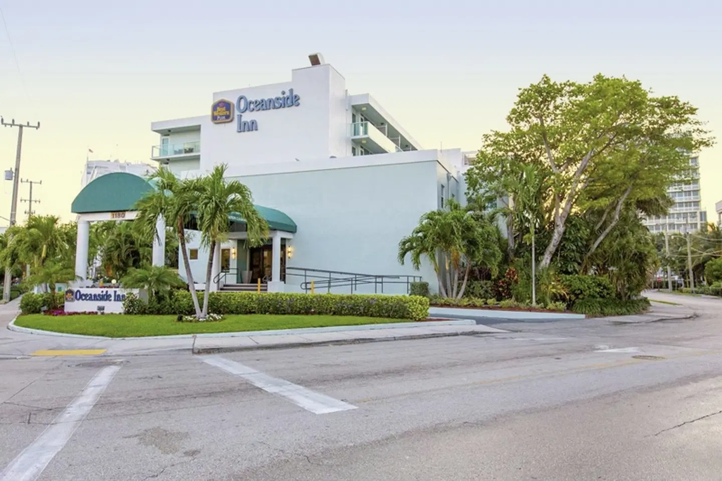 Best Western Plus Oceanside Inn EXTERIOR